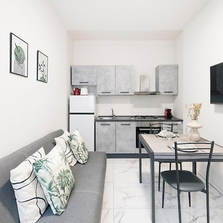 Easylife - Appartamento Elegante Moderno E Accogliente - La Tua Oasi In Citta Milan Bagian luar foto
