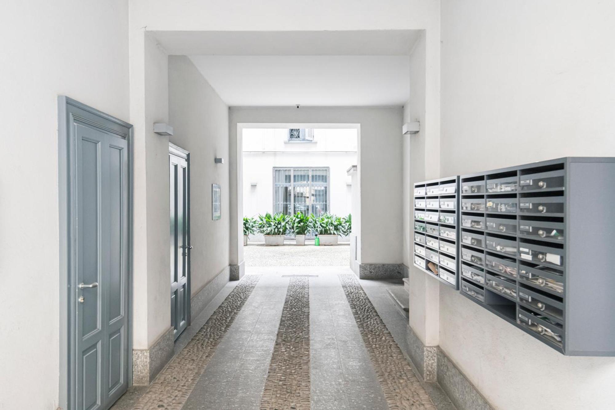 Easylife - Appartamento Elegante Moderno E Accogliente - La Tua Oasi In Citta Milan Bagian luar foto
