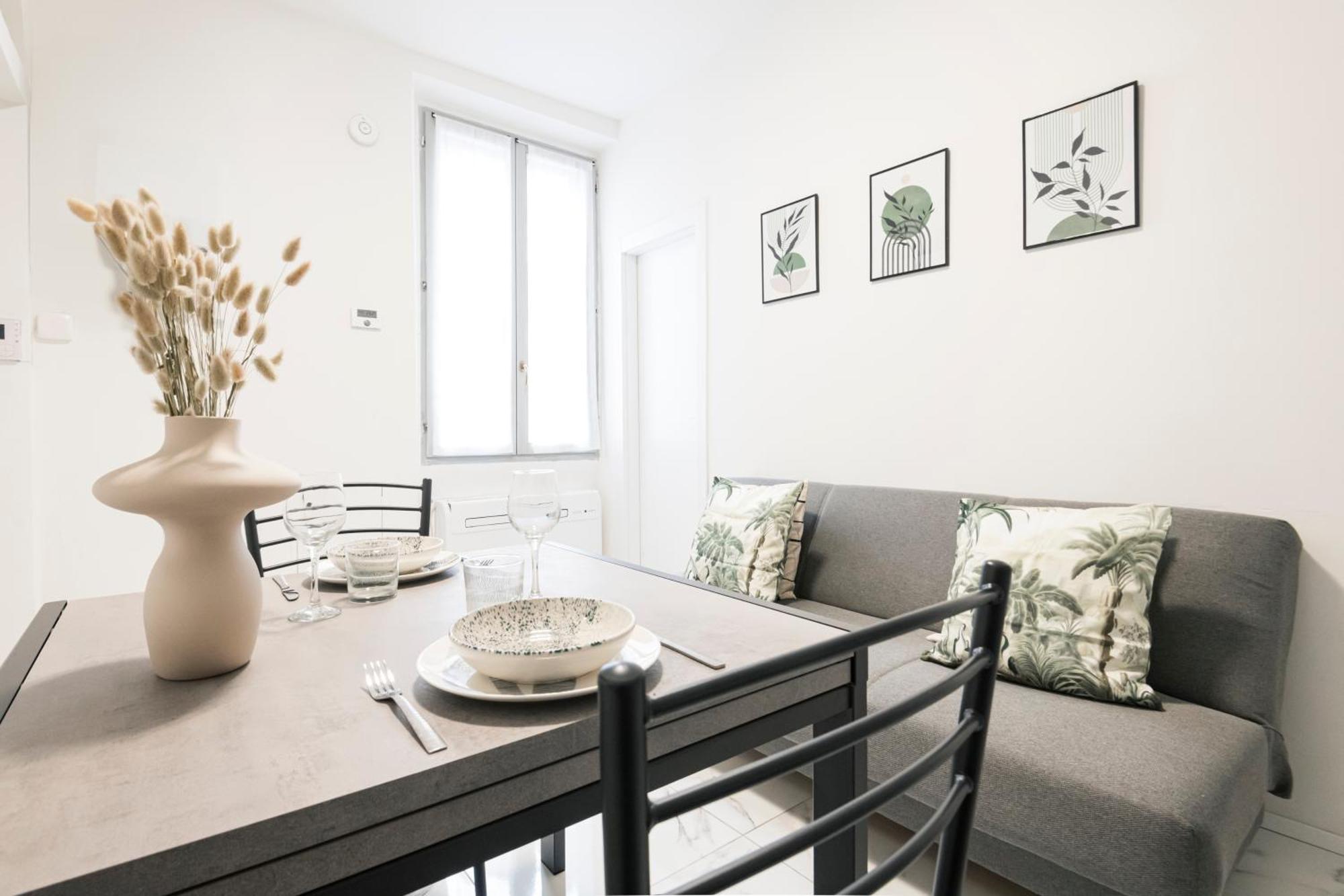 Easylife - Appartamento Elegante Moderno E Accogliente - La Tua Oasi In Citta Milan Bagian luar foto