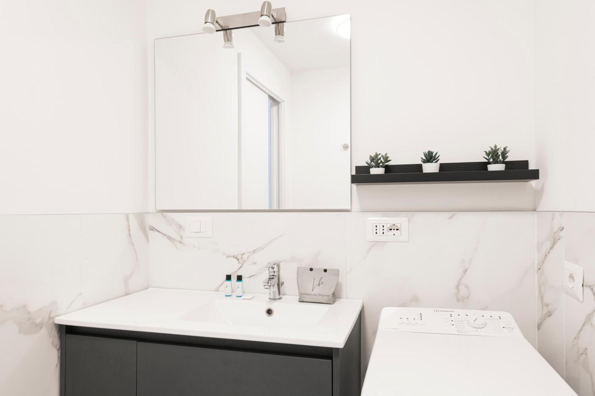 Easylife - Appartamento Elegante Moderno E Accogliente - La Tua Oasi In Citta Milan Bagian luar foto
