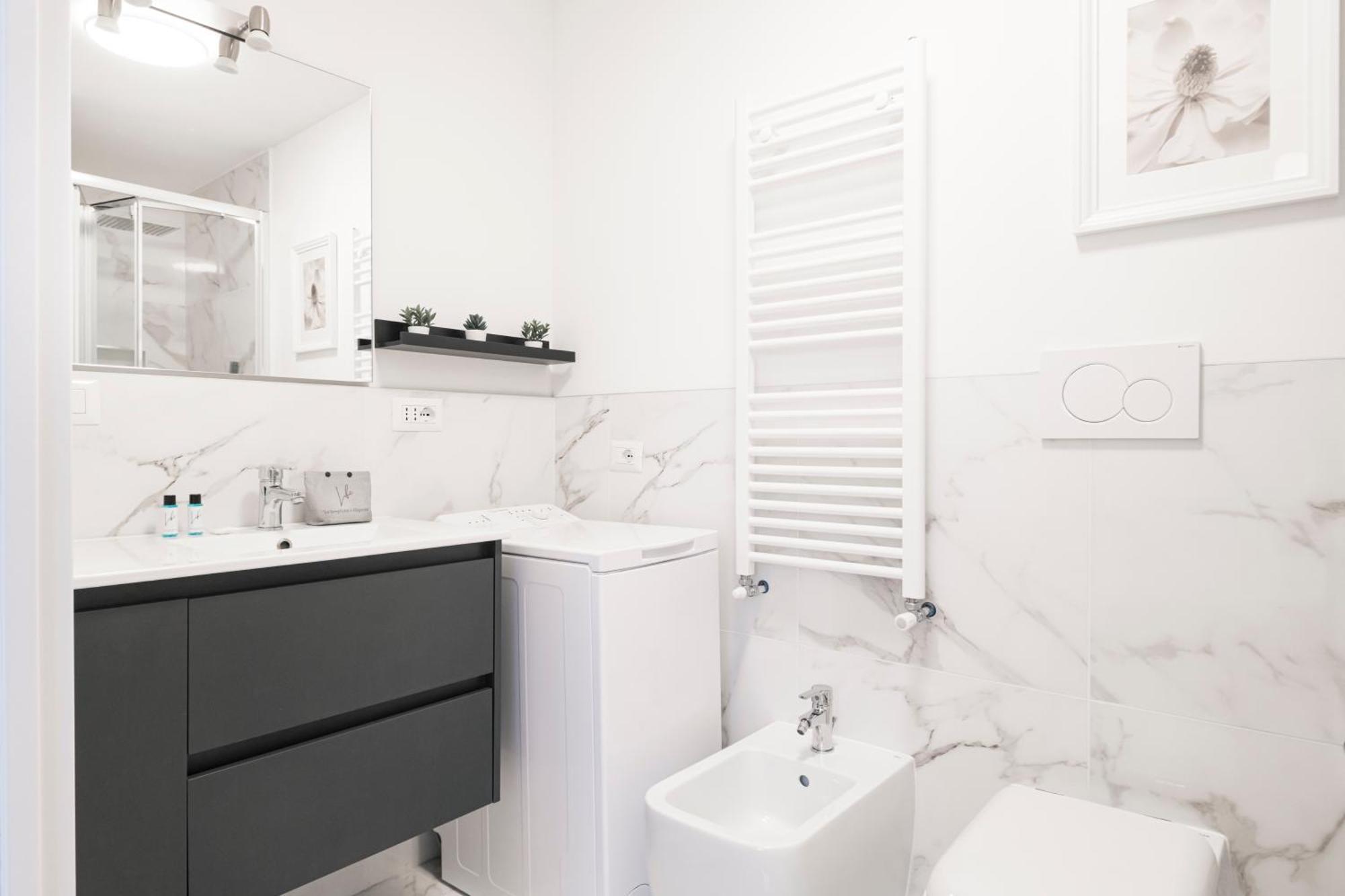 Easylife - Appartamento Elegante Moderno E Accogliente - La Tua Oasi In Citta Milan Bagian luar foto